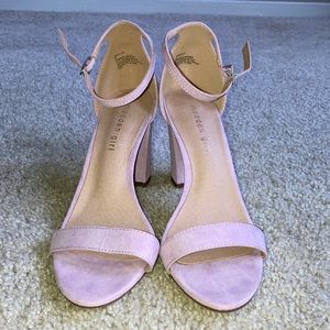 Beautiful Lavender Steve Madden Sandal Heel!